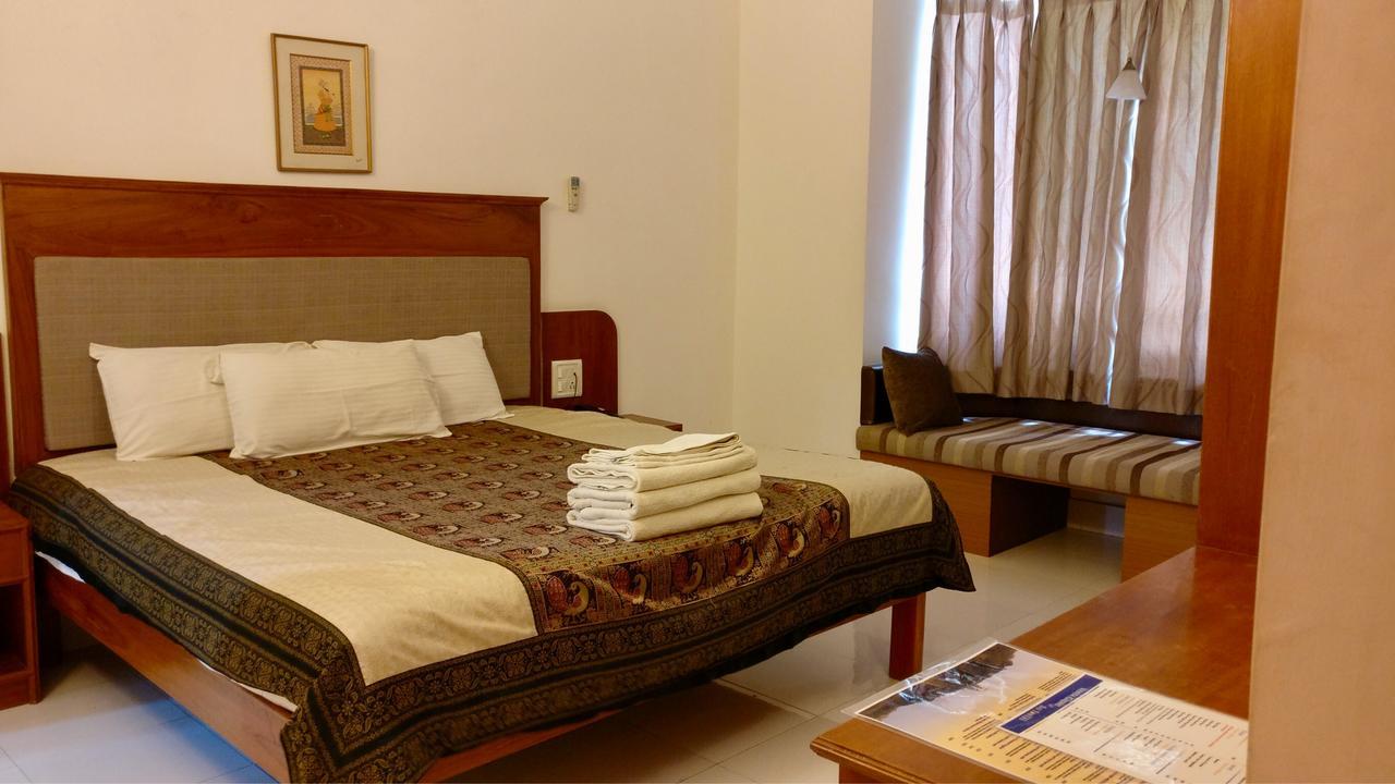 Sai Towers Hotel Puttaparthi Exterior foto