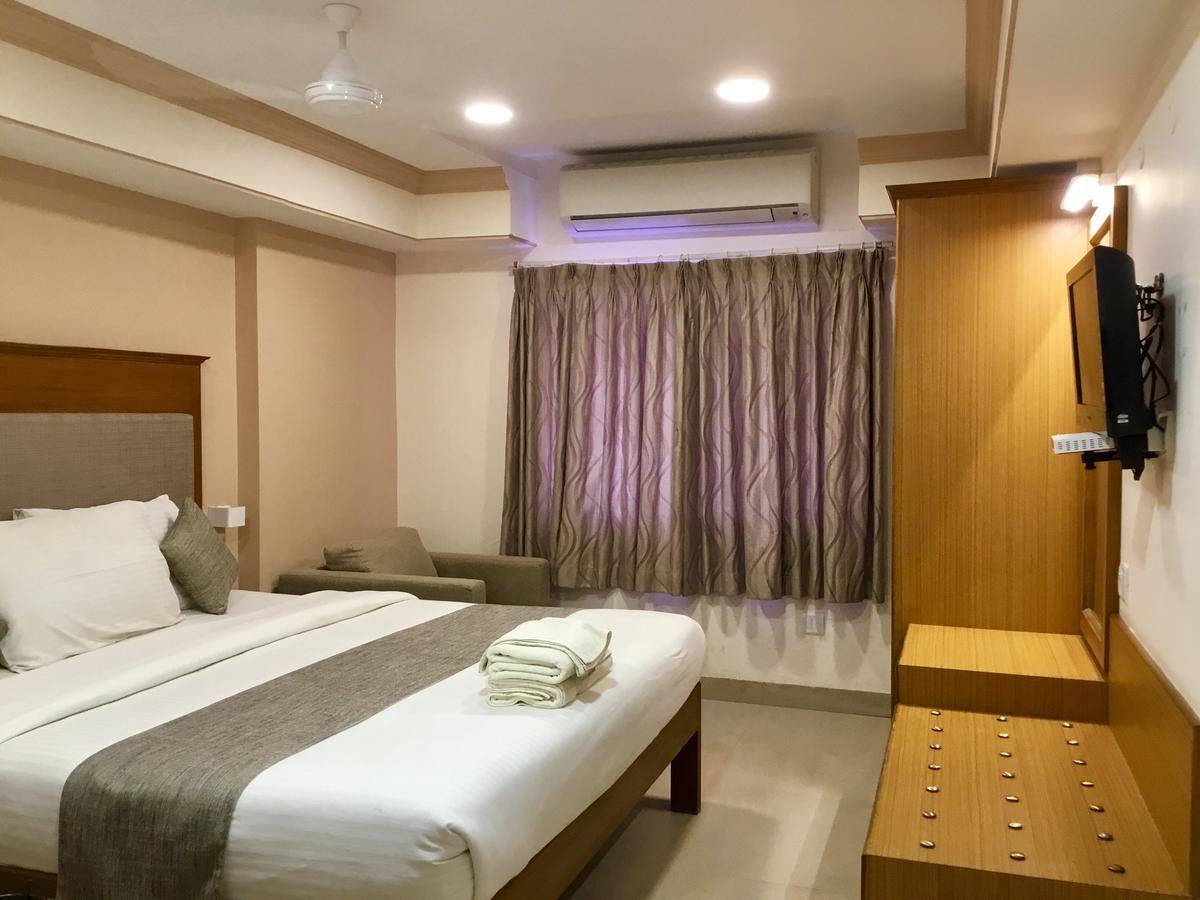 Sai Towers Hotel Puttaparthi Exterior foto