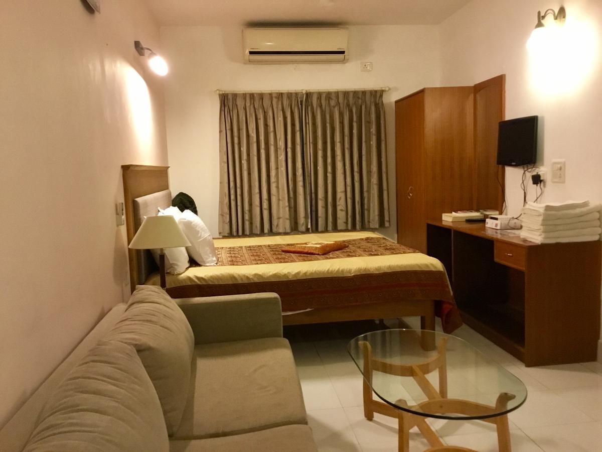 Sai Towers Hotel Puttaparthi Exterior foto