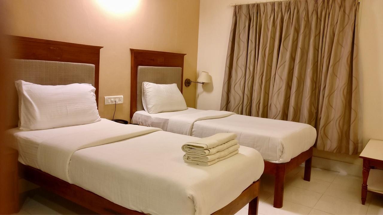 Sai Towers Hotel Puttaparthi Exterior foto