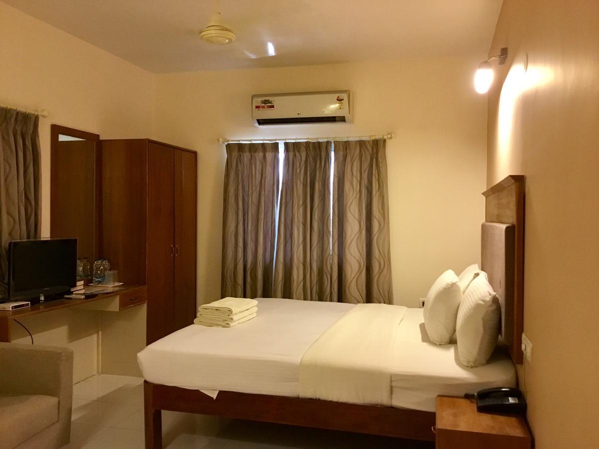 Sai Towers Hotel Puttaparthi Exterior foto