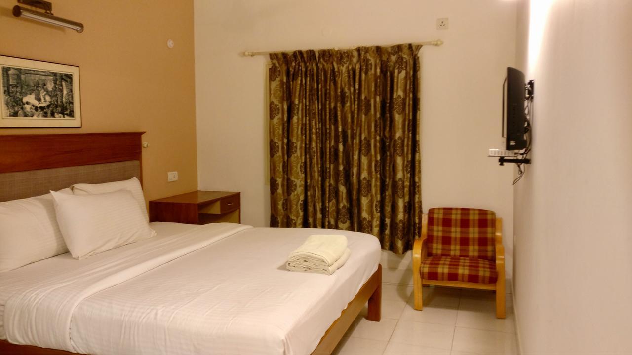 Sai Towers Hotel Puttaparthi Exterior foto