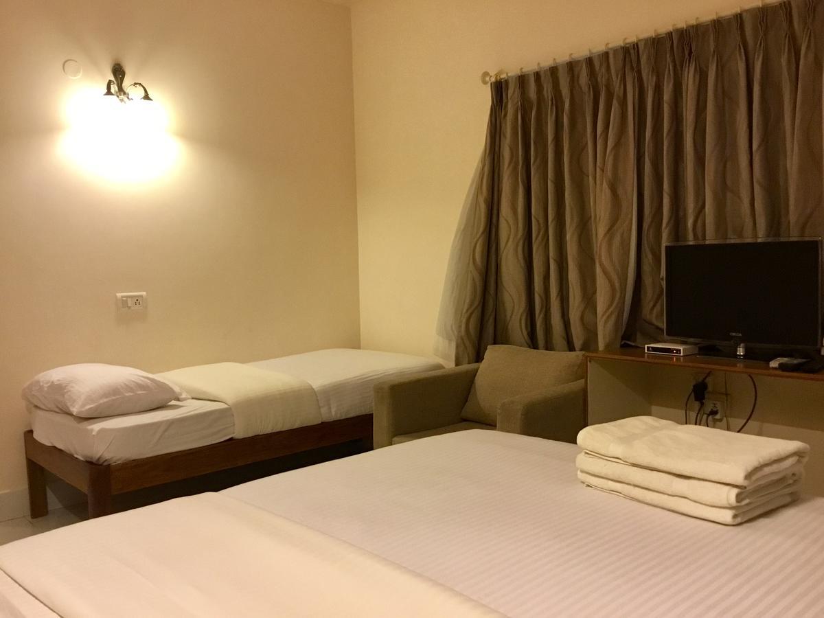 Sai Towers Hotel Puttaparthi Exterior foto