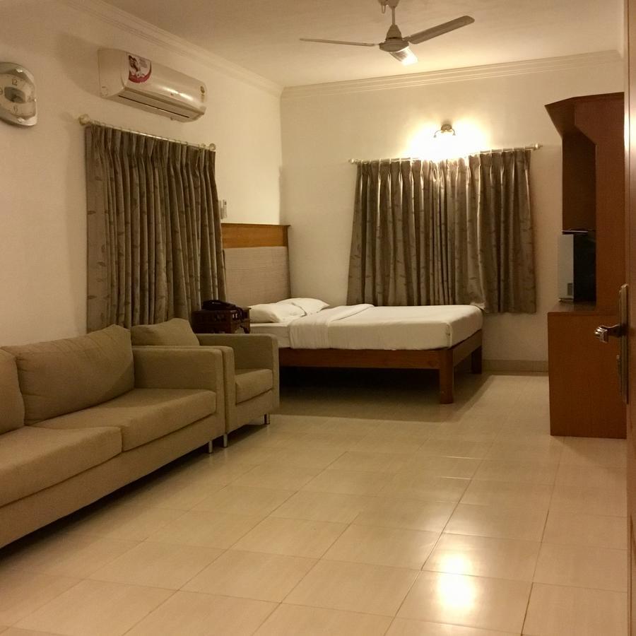 Sai Towers Hotel Puttaparthi Exterior foto