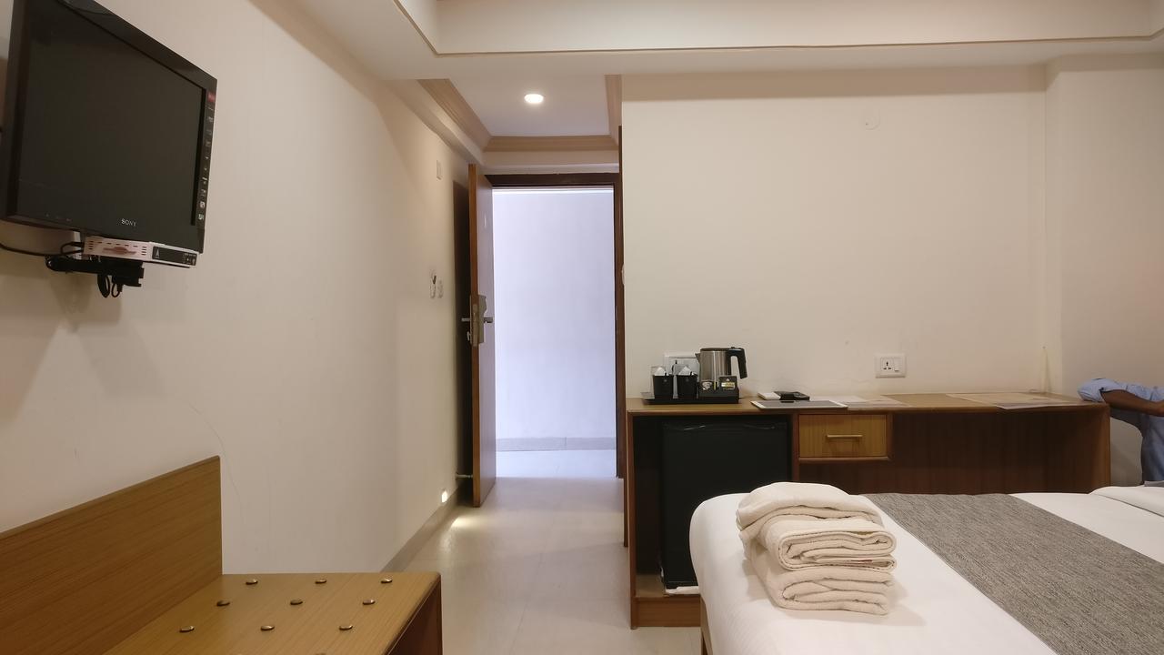 Sai Towers Hotel Puttaparthi Exterior foto
