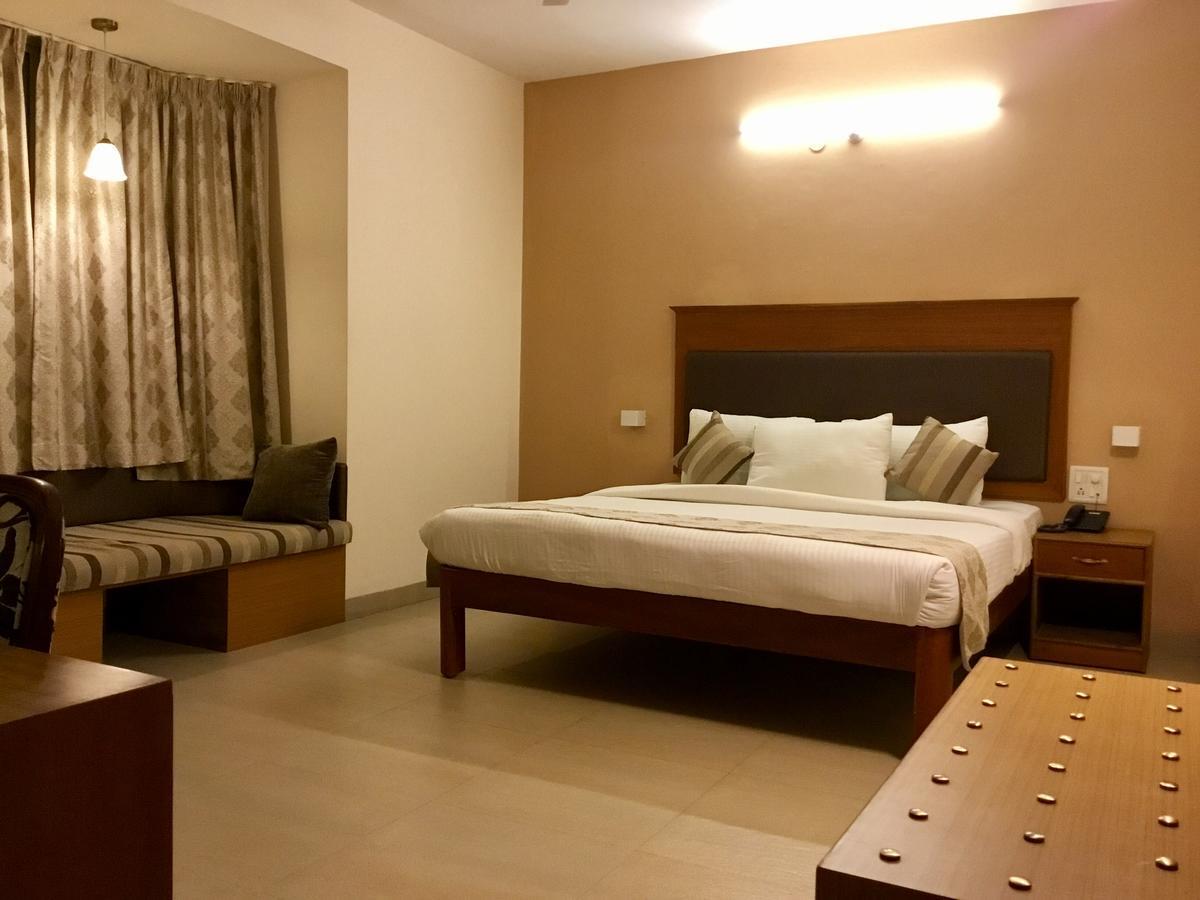 Sai Towers Hotel Puttaparthi Exterior foto