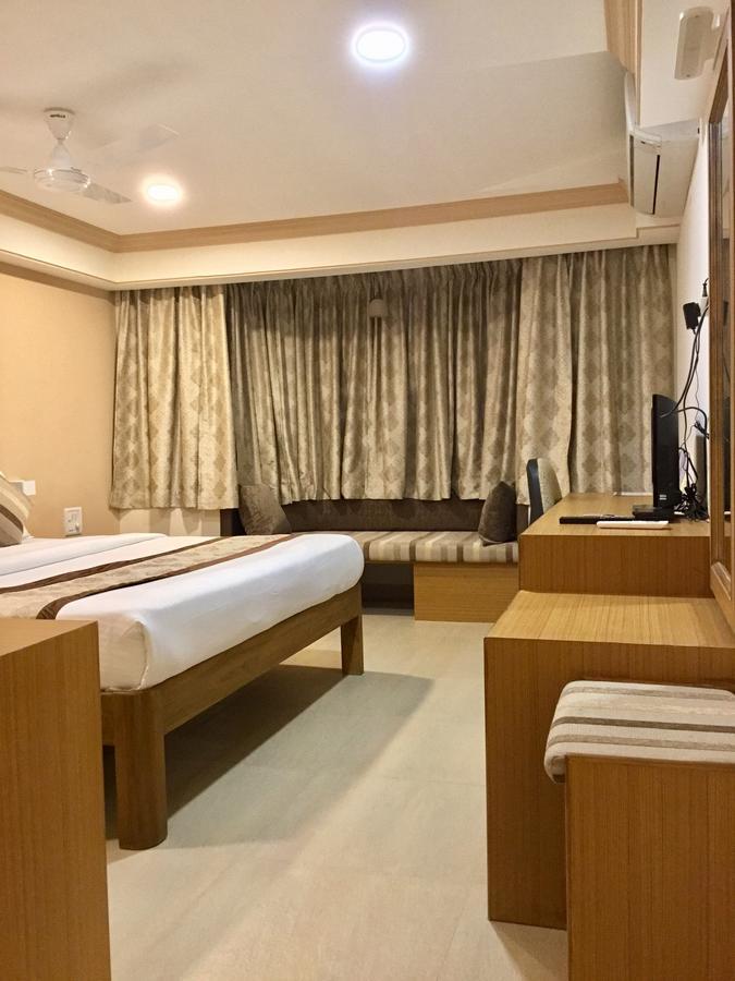 Sai Towers Hotel Puttaparthi Exterior foto